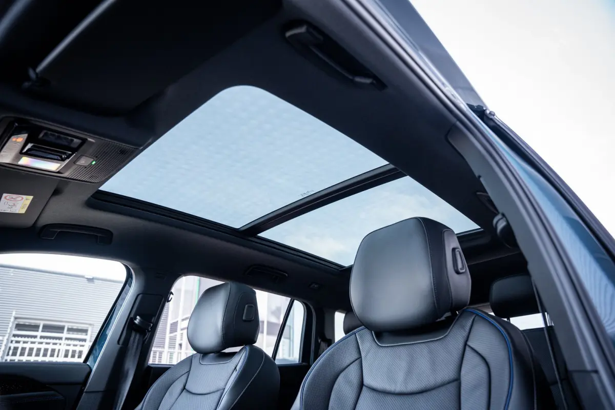 R-Line Edition | 'App-Connect' draadloze smartphone integratie | Automatische afstandsregeling (Adaptive Cruise Control) | Buitenspiegels elektrisch instel-, verwarm- en inklapbaar
