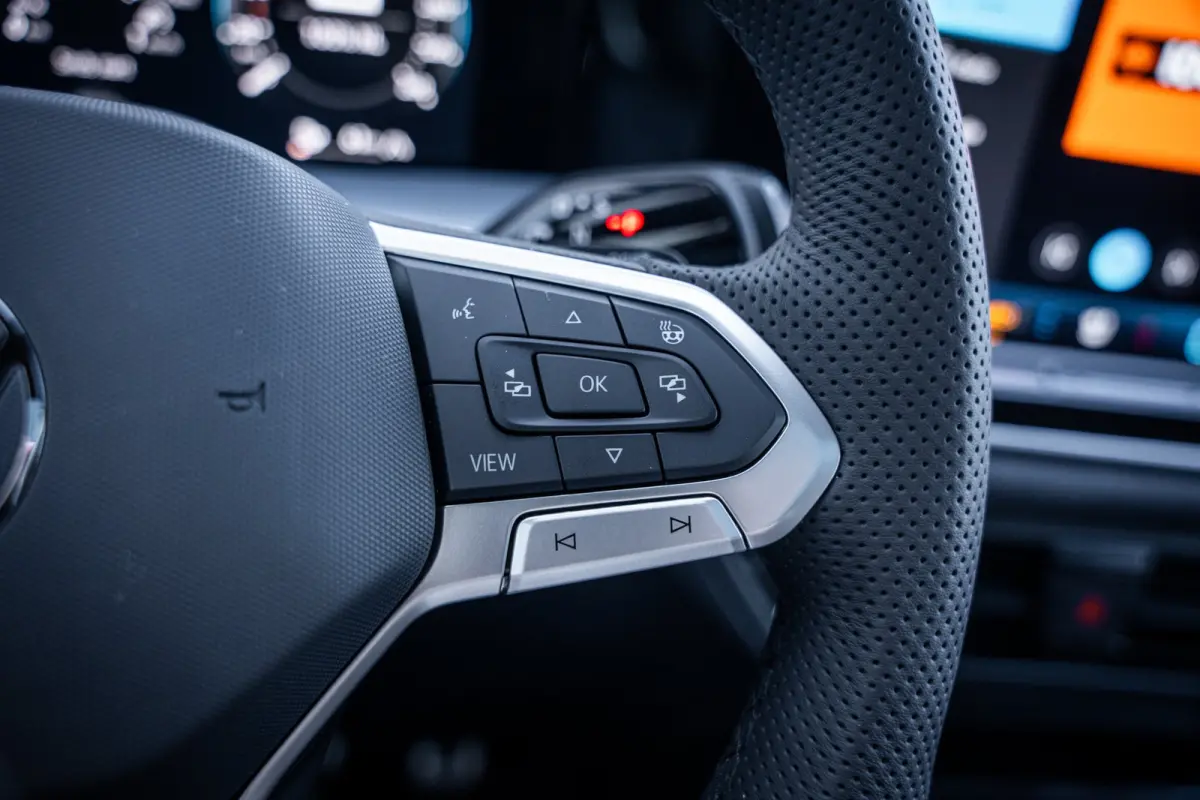 R-Line Edition | 'App-Connect' draadloze smartphone integratie | Automatische afstandsregeling (Adaptive Cruise Control) | Buitenspiegels elektrisch instel-, verwarm- en inklapbaar