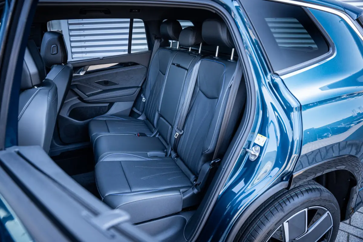 R-Line Edition | 'App-Connect' draadloze smartphone integratie | Automatische afstandsregeling (Adaptive Cruise Control) | Buitenspiegels elektrisch instel-, verwarm- en inklapbaar