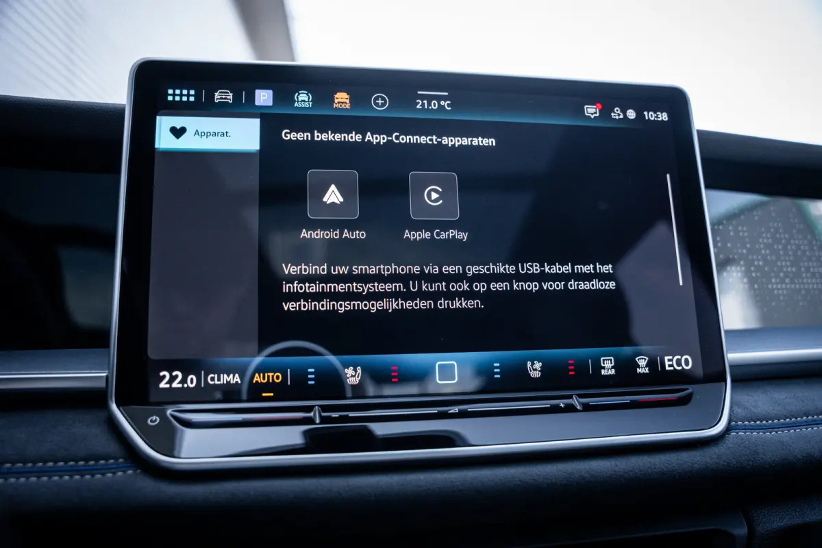 R-Line Edition | 'App-Connect' draadloze smartphone integratie | Automatische afstandsregeling (Adaptive Cruise Control) | Buitenspiegels elektrisch instel-, verwarm- en inklapbaar