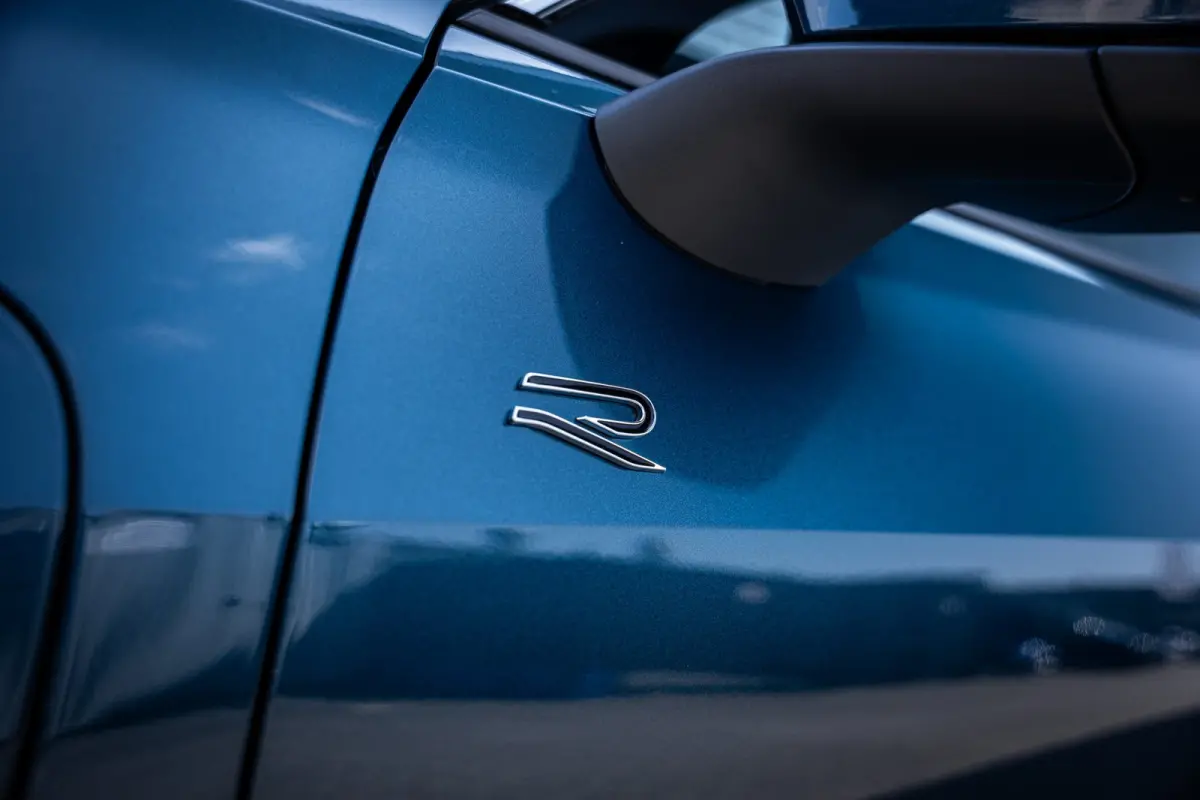 R-Line Edition | 'App-Connect' draadloze smartphone integratie | Automatische afstandsregeling (Adaptive Cruise Control) | Buitenspiegels elektrisch instel-, verwarm- en inklapbaar