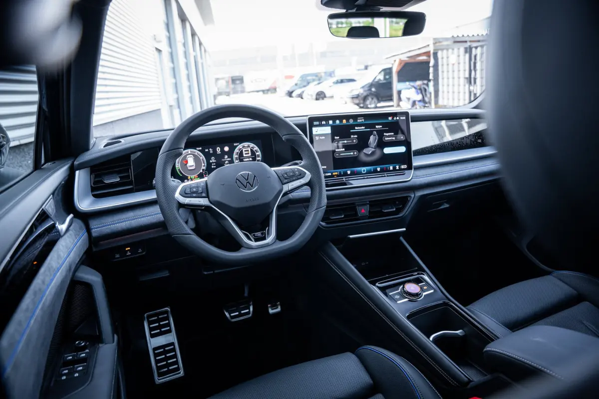 R-Line Edition | 'App-Connect' draadloze smartphone integratie | Automatische afstandsregeling (Adaptive Cruise Control) | Buitenspiegels elektrisch instel-, verwarm- en inklapbaar