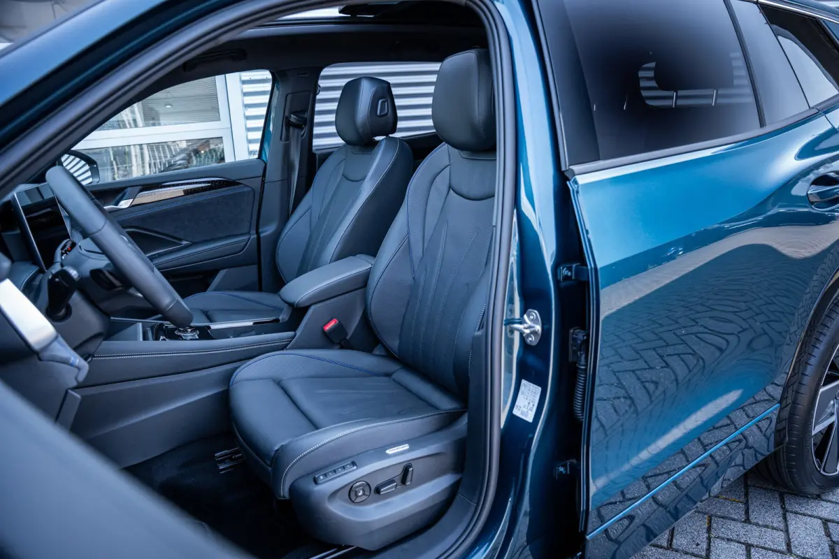 R-Line Edition | 'App-Connect' draadloze smartphone integratie | Automatische afstandsregeling (Adaptive Cruise Control) | Buitenspiegels elektrisch instel-, verwarm- en inklapbaar