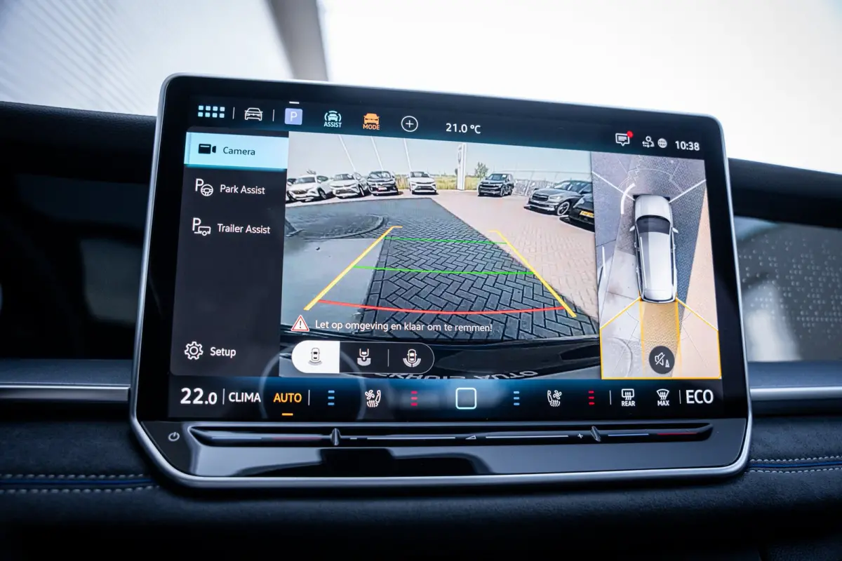 R-Line Edition | 'App-Connect' draadloze smartphone integratie | Automatische afstandsregeling (Adaptive Cruise Control) | Buitenspiegels elektrisch instel-, verwarm- en inklapbaar