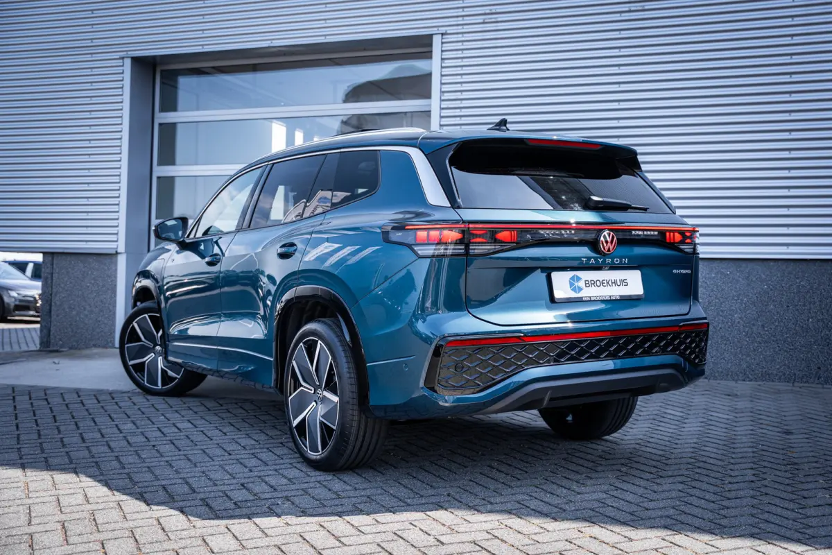 R-Line Edition | 'App-Connect' draadloze smartphone integratie | Automatische afstandsregeling (Adaptive Cruise Control) | Buitenspiegels elektrisch instel-, verwarm- en inklapbaar
