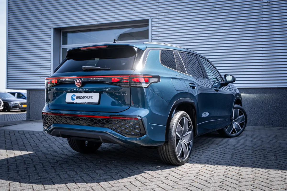 R-Line Edition | 'App-Connect' draadloze smartphone integratie | Automatische afstandsregeling (Adaptive Cruise Control) | Buitenspiegels elektrisch instel-, verwarm- en inklapbaar