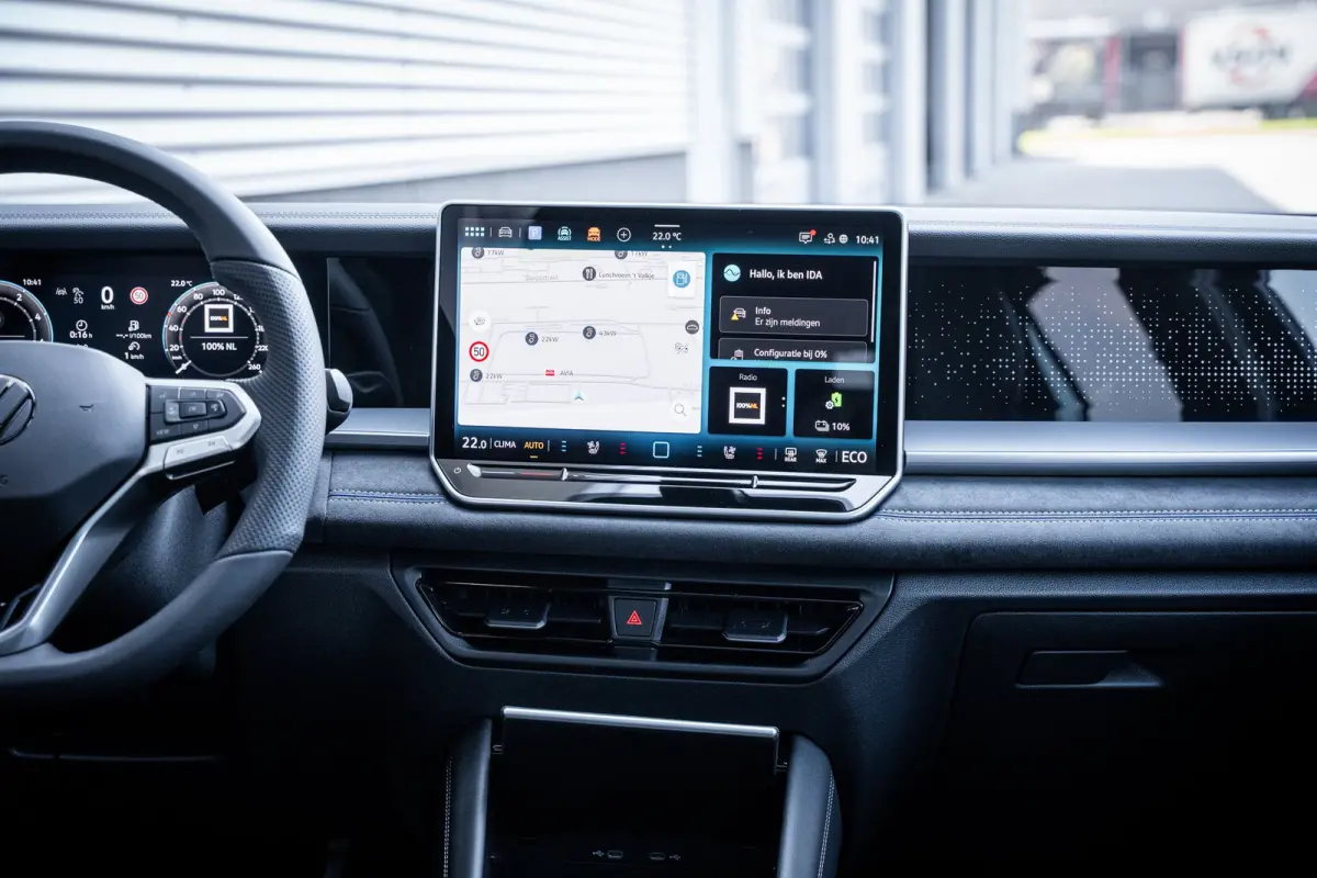 R-Line Edition | 'App-Connect' draadloze smartphone integratie | Automatische afstandsregeling (Adaptive Cruise Control) | Buitenspiegels elektrisch instel-, verwarm- en inklapbaar