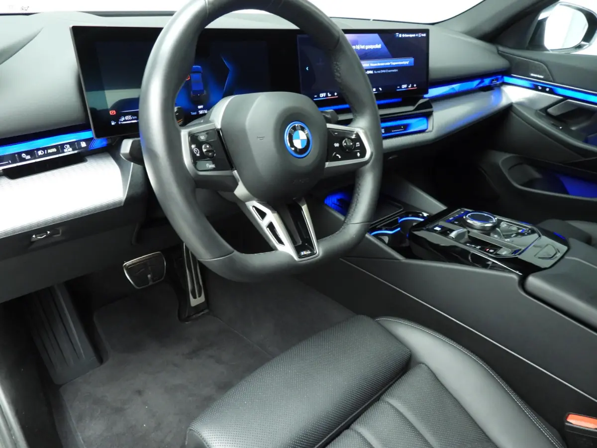 550e xDrive M-Sportpakket Pro | LED | HUD | Adaptief onderstel | Achterasbesturing | Active Cruise  | Harman-Kardon Sound | 360 Camera | Alu wielen 20 inch