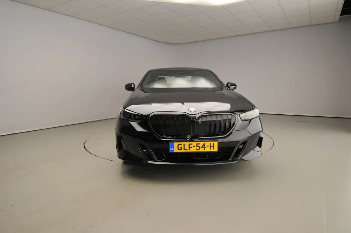 550e xDrive M-Sportpakket Pro | LED | HUD | Adaptief onderstel | Achterasbesturing | Active Cruise  | Harman-Kardon Sound | 360 Camera | Alu wielen 20 inch