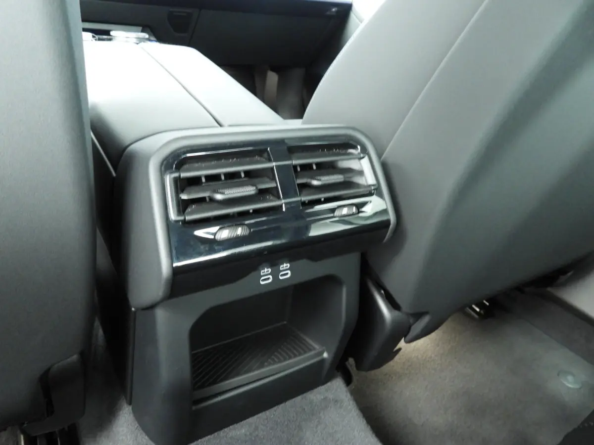 550e xDrive M-Sportpakket Pro | LED | HUD | Adaptief onderstel | Achterasbesturing | Active Cruise  | Harman-Kardon Sound | 360 Camera | Alu wielen 20 inch