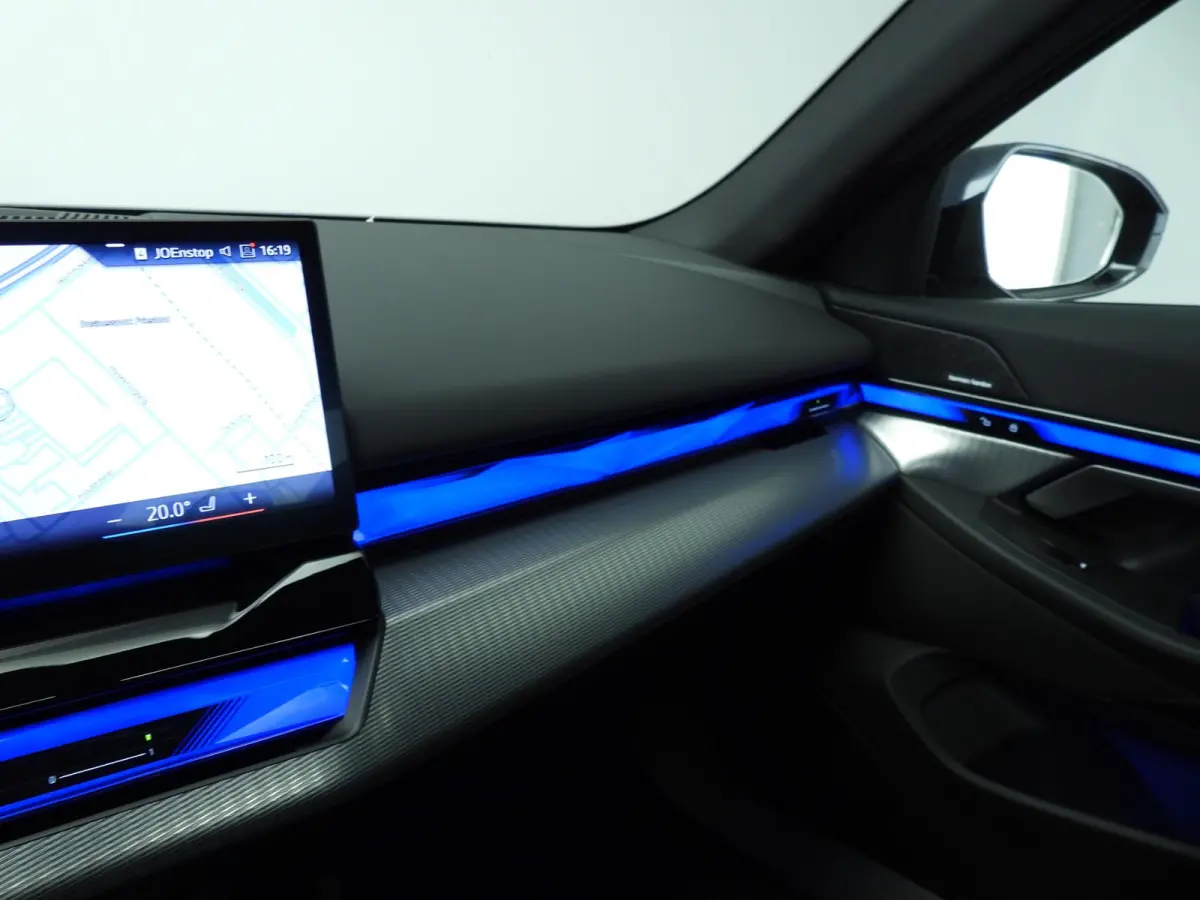 550e xDrive M-Sportpakket Pro | LED | HUD | Adaptief onderstel | Achterasbesturing | Active Cruise  | Harman-Kardon Sound | 360 Camera | Alu wielen 20 inch