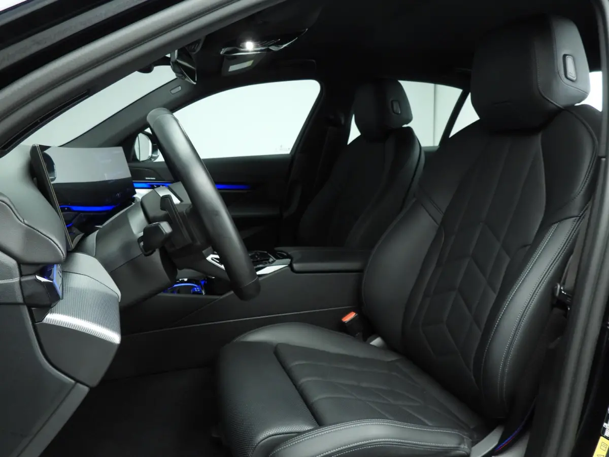 550e xDrive M-Sportpakket Pro | LED | HUD | Adaptief onderstel | Achterasbesturing | Active Cruise  | Harman-Kardon Sound | 360 Camera | Alu wielen 20 inch