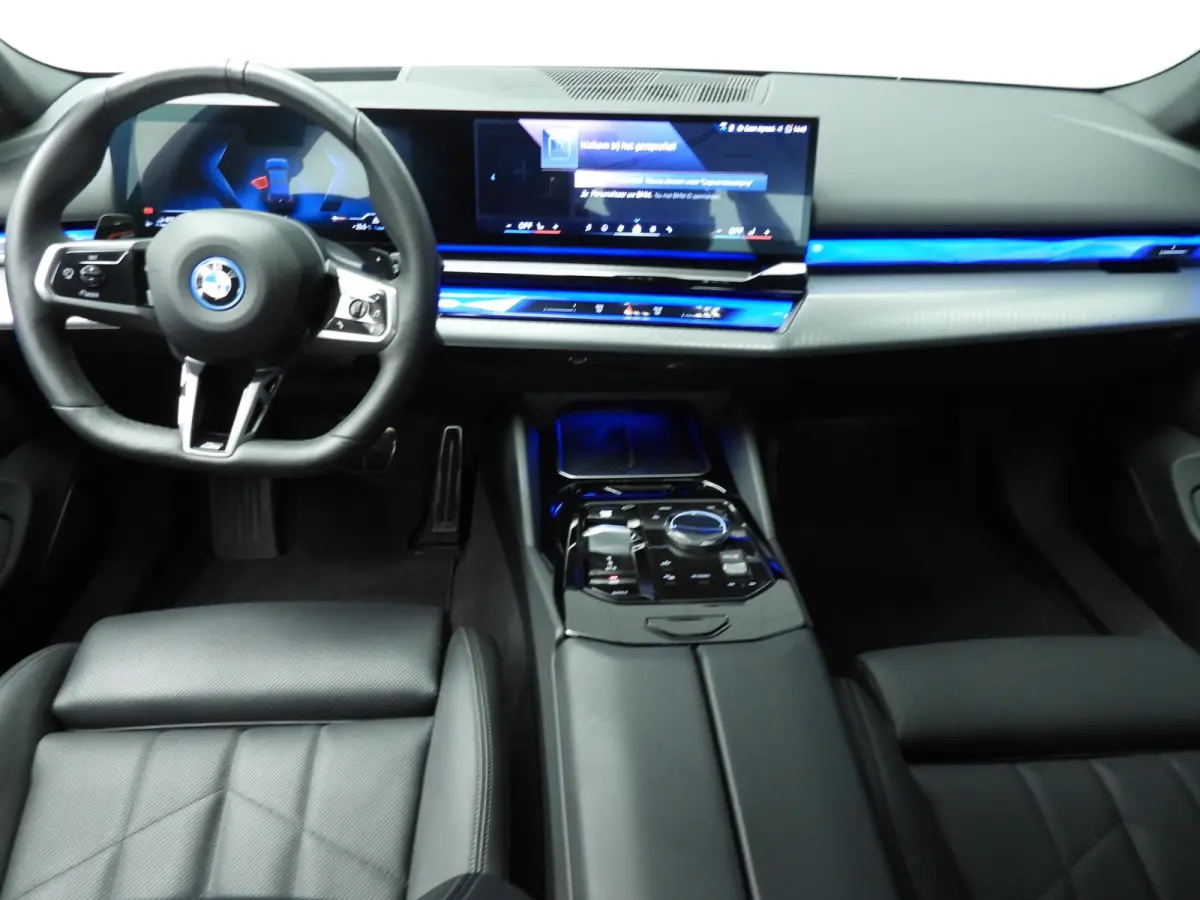 550e xDrive M-Sportpakket Pro | LED | HUD | Adaptief onderstel | Achterasbesturing | Active Cruise  | Harman-Kardon Sound | 360 Camera | Alu wielen 20 inch