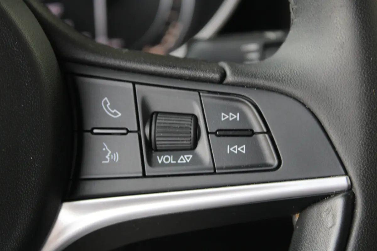 2.0T | 19` lichtmetalen velgen | Climate control | Keyless start | Cruise control
