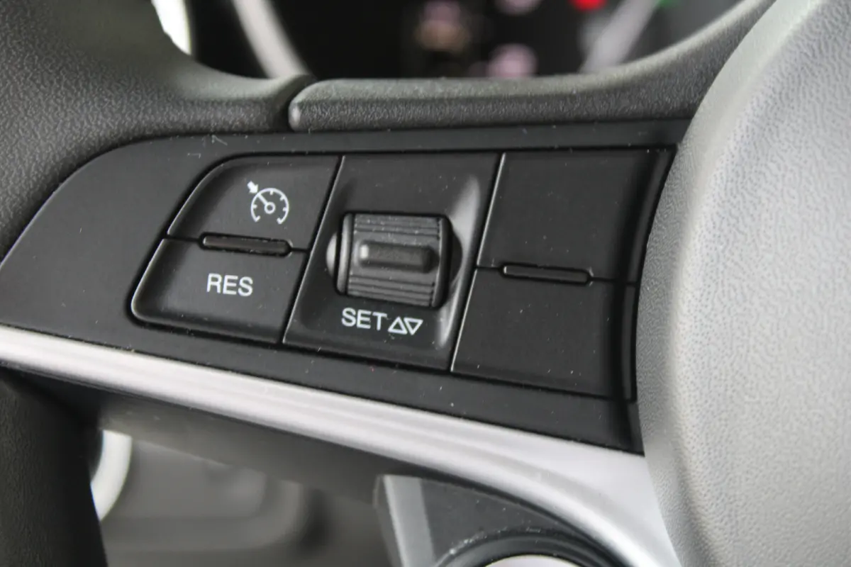 2.0T | 19` lichtmetalen velgen | Climate control | Keyless start | Cruise control