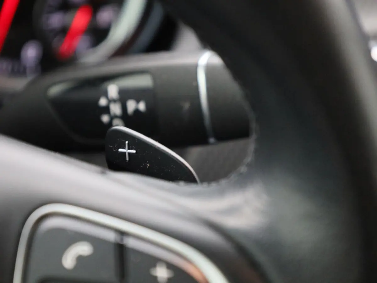 180 Business Solution | ACHTERUITRIJCAMERA | HALF LEDER INTERIEUR | NAVIGATIE | CLIMATE CONTROL | PARKEERSENSOREN | STOELVERWARMING |