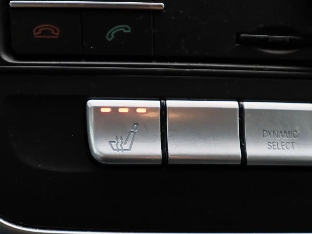 180 Business Solution | ACHTERUITRIJCAMERA | HALF LEDER INTERIEUR | NAVIGATIE | CLIMATE CONTROL | PARKEERSENSOREN | STOELVERWARMING |