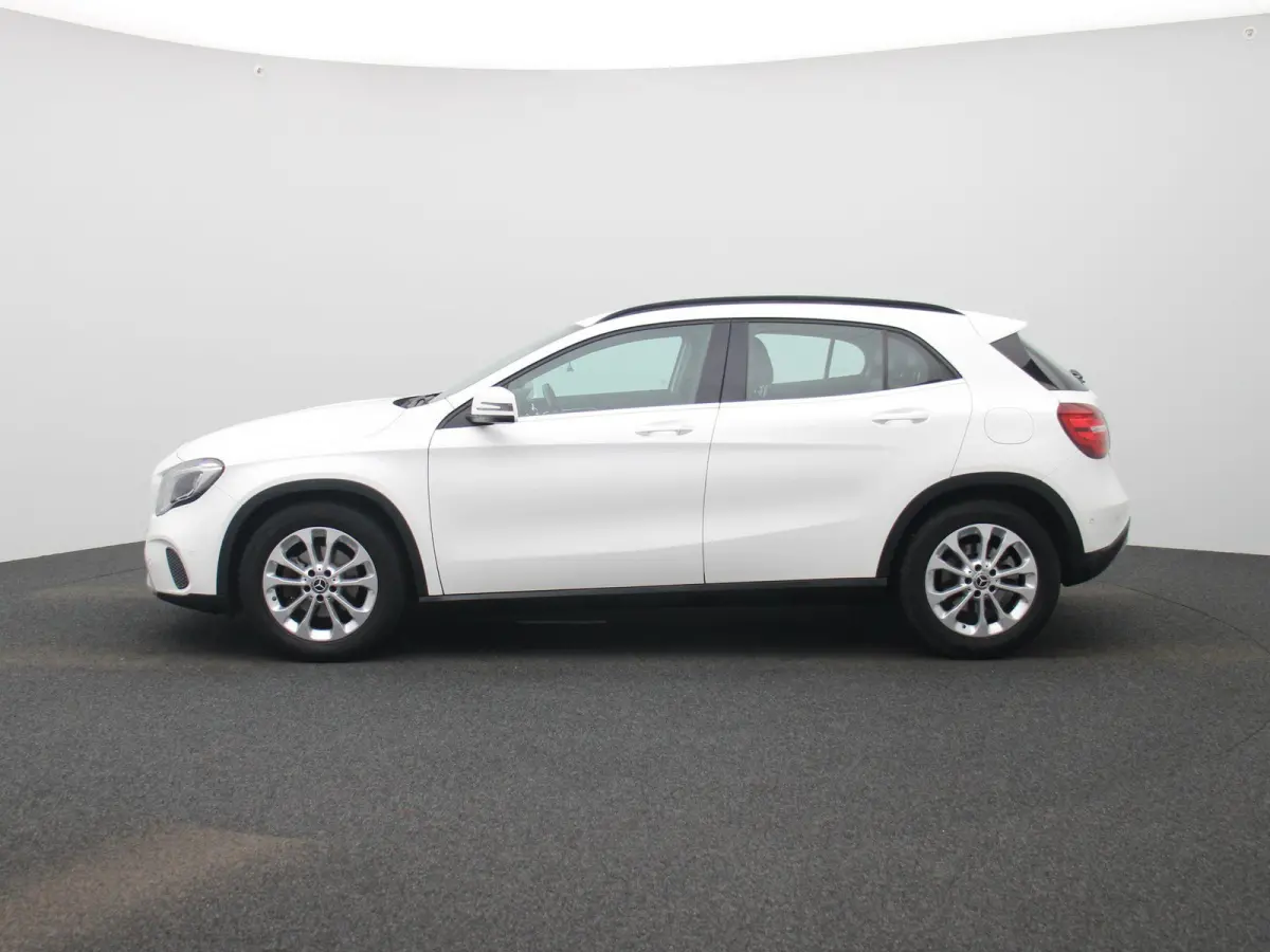 180 Business Solution | ACHTERUITRIJCAMERA | HALF LEDER INTERIEUR | NAVIGATIE | CLIMATE CONTROL | PARKEERSENSOREN | STOELVERWARMING |