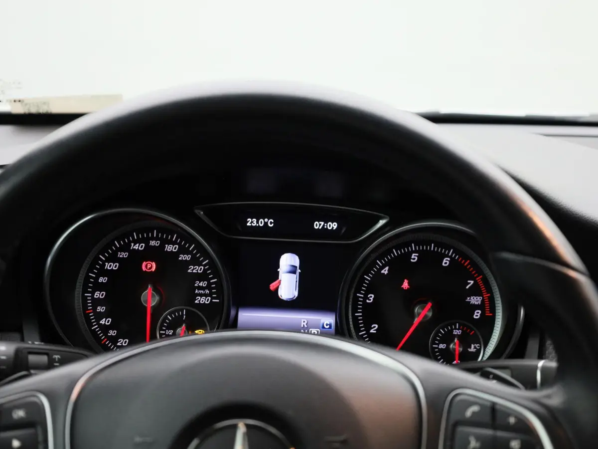 180 Business Solution | ACHTERUITRIJCAMERA | HALF LEDER INTERIEUR | NAVIGATIE | CLIMATE CONTROL | PARKEERSENSOREN | STOELVERWARMING |