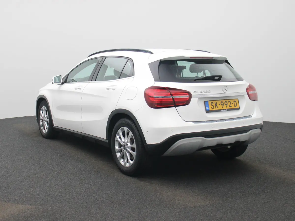 180 Business Solution | ACHTERUITRIJCAMERA | HALF LEDER INTERIEUR | NAVIGATIE | CLIMATE CONTROL | PARKEERSENSOREN | STOELVERWARMING |
