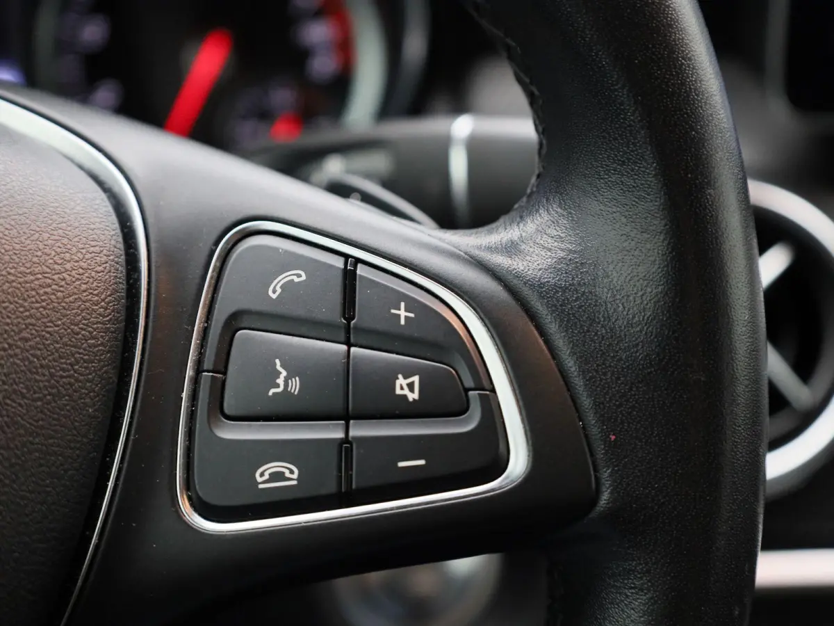 180 Business Solution | ACHTERUITRIJCAMERA | HALF LEDER INTERIEUR | NAVIGATIE | CLIMATE CONTROL | PARKEERSENSOREN | STOELVERWARMING |