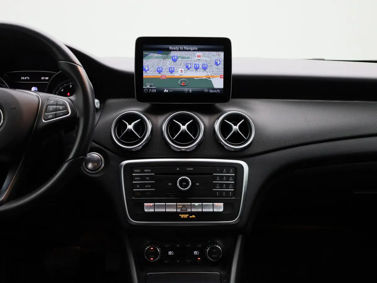 180 Business Solution | ACHTERUITRIJCAMERA | HALF LEDER INTERIEUR | NAVIGATIE | CLIMATE CONTROL | PARKEERSENSOREN | STOELVERWARMING |