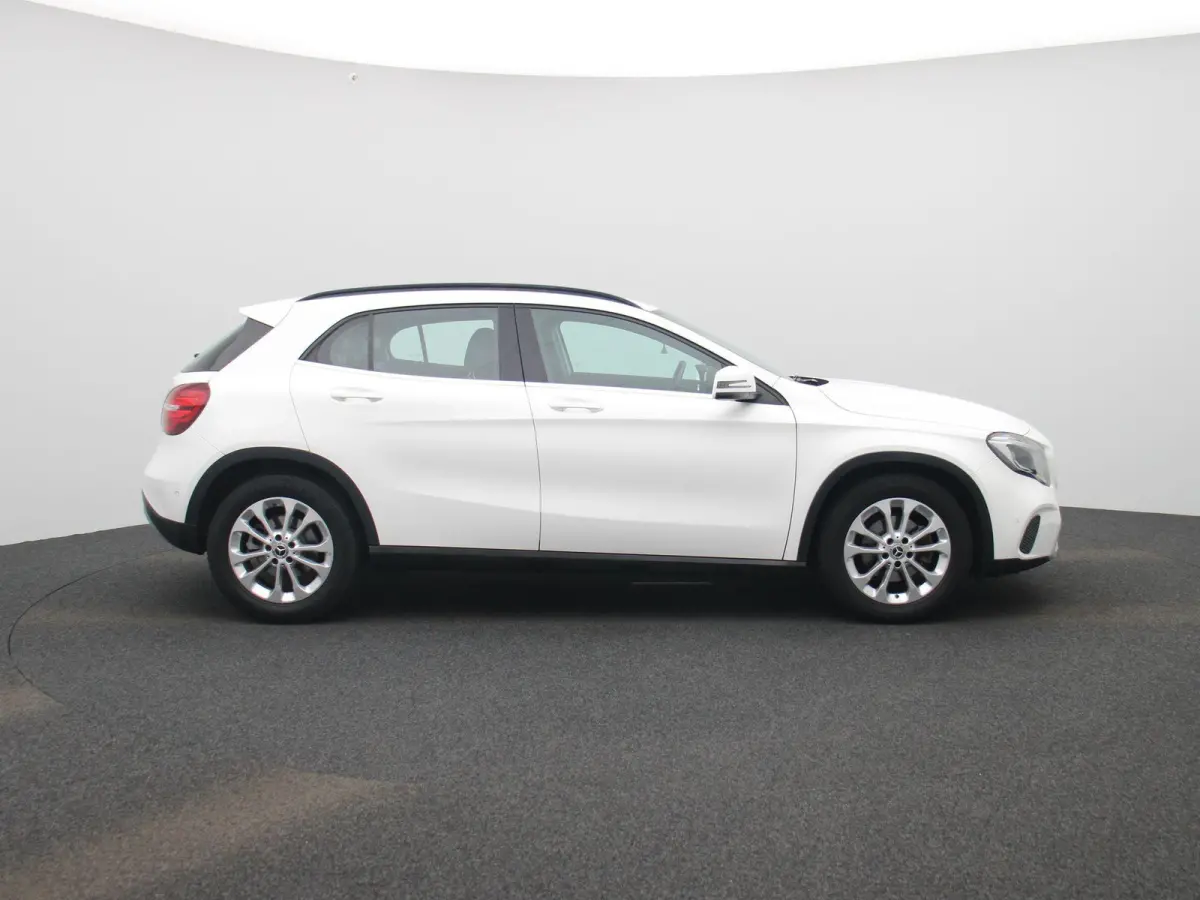 180 Business Solution | ACHTERUITRIJCAMERA | HALF LEDER INTERIEUR | NAVIGATIE | CLIMATE CONTROL | PARKEERSENSOREN | STOELVERWARMING |