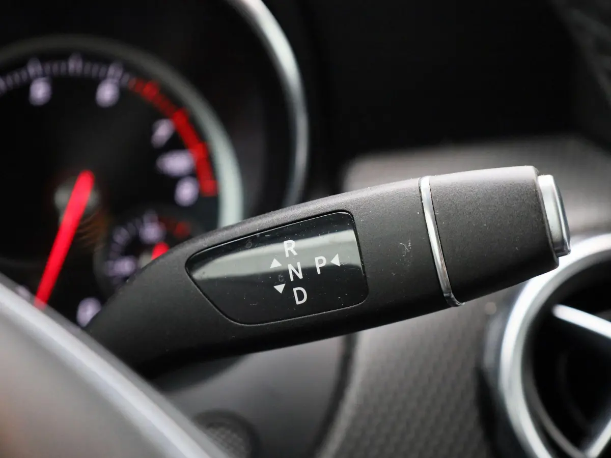 180 Business Solution | ACHTERUITRIJCAMERA | HALF LEDER INTERIEUR | NAVIGATIE | CLIMATE CONTROL | PARKEERSENSOREN | STOELVERWARMING |