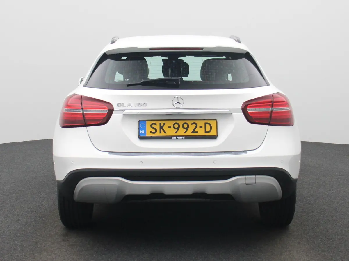 180 Business Solution | ACHTERUITRIJCAMERA | HALF LEDER INTERIEUR | NAVIGATIE | CLIMATE CONTROL | PARKEERSENSOREN | STOELVERWARMING |
