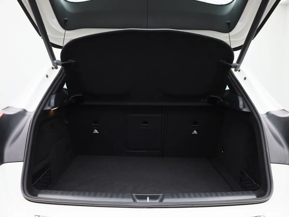 180 Business Solution | ACHTERUITRIJCAMERA | HALF LEDER INTERIEUR | NAVIGATIE | CLIMATE CONTROL | PARKEERSENSOREN | STOELVERWARMING |