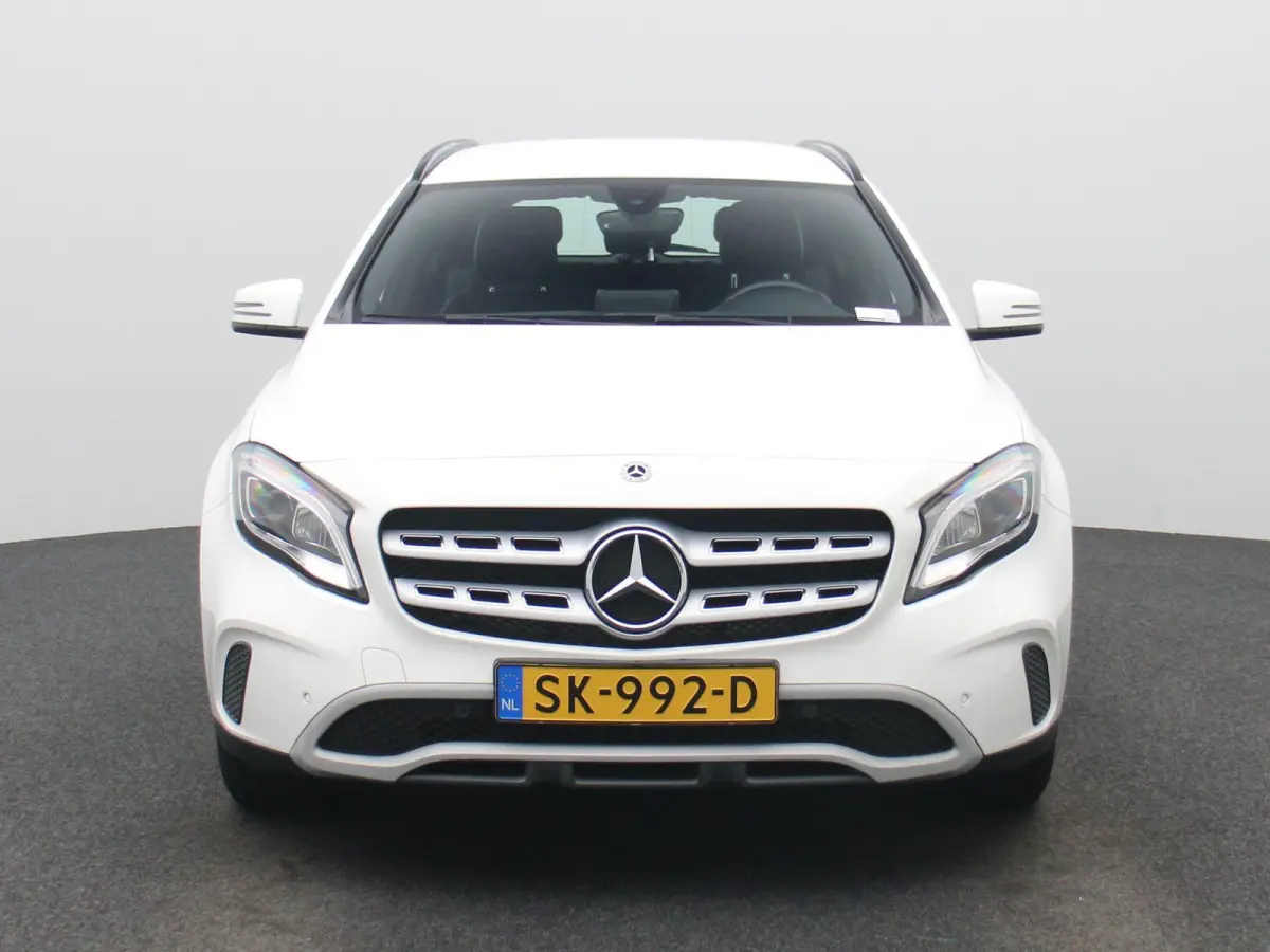 180 Business Solution | ACHTERUITRIJCAMERA | HALF LEDER INTERIEUR | NAVIGATIE | CLIMATE CONTROL | PARKEERSENSOREN | STOELVERWARMING |
