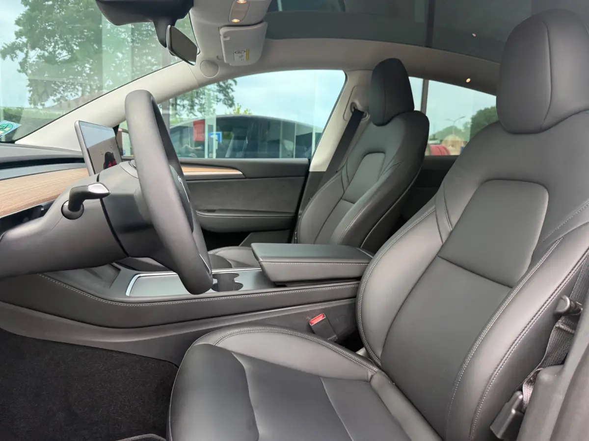 Long Range AWD 75 kWh - Automaat - Leder - Trekhaak - Org.NL