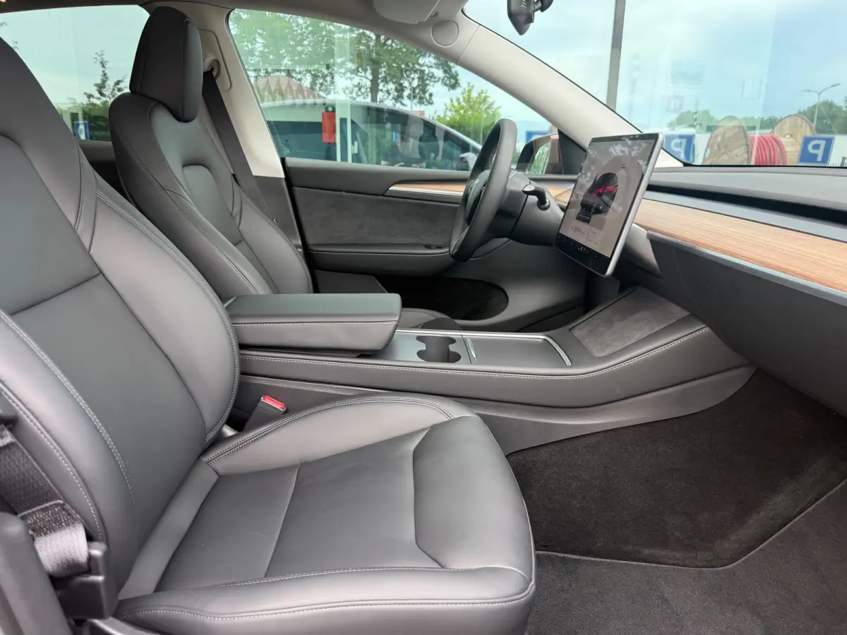 Long Range AWD 75 kWh - Automaat - Leder - Trekhaak - Org.NL