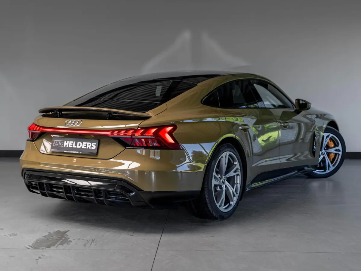 GT 93 kWh B&O Panodak 21'