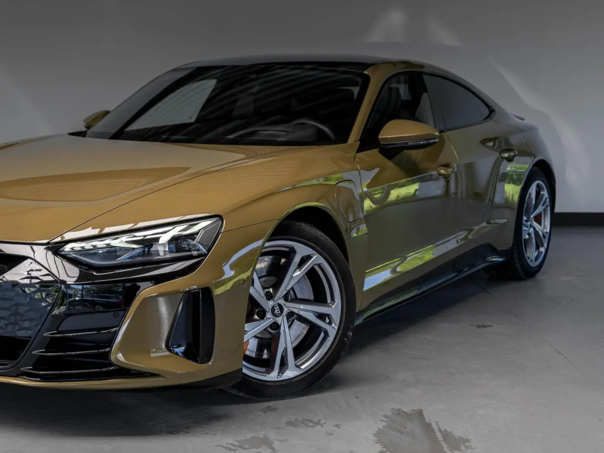 GT 93 kWh B&O Panodak 21'