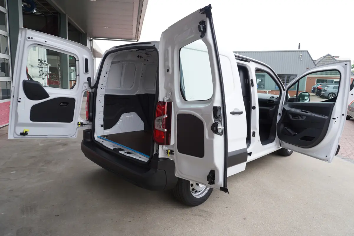 BlueHDi 100PK Club S&S L1 nr. V064 | Airco | Cruise | Bluetooth