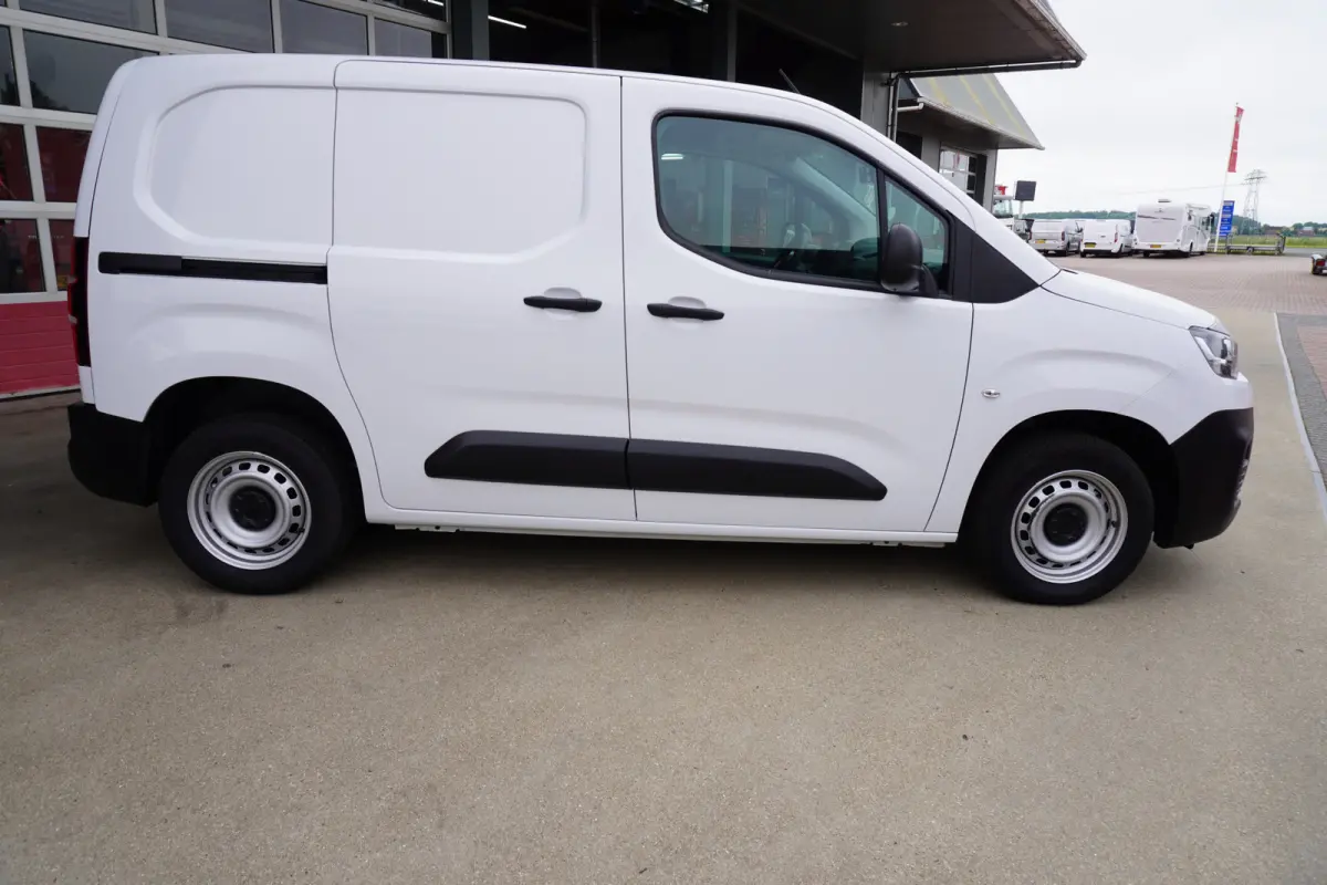 BlueHDi 100PK Club S&S L1 nr. V064 | Airco | Cruise | Bluetooth