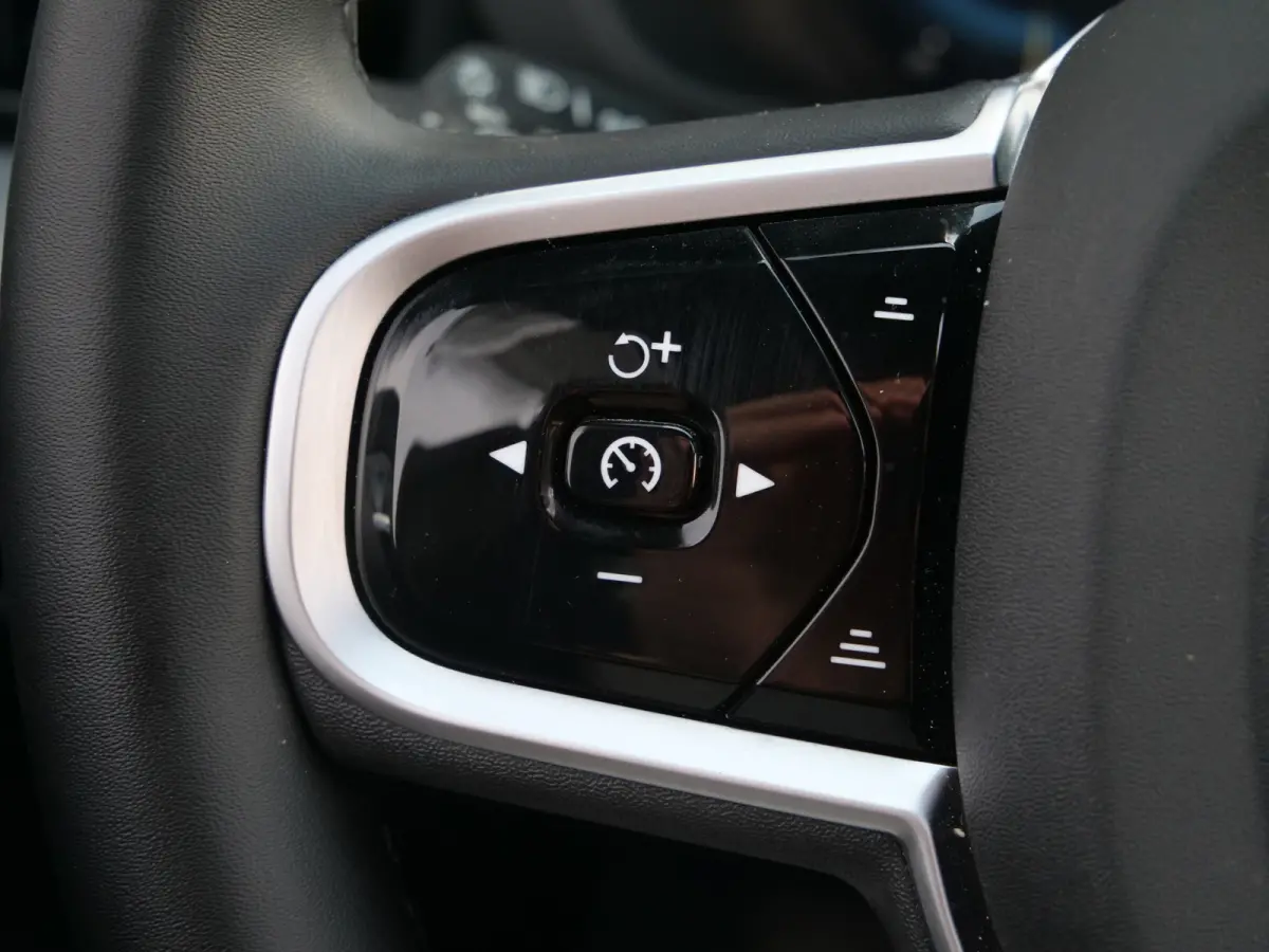 2.0 T6 350 Pk Plug-in hybrid AWD Plus Dark Pano-dak / Adaptive Cruise / 360 Camera / Winterpakket