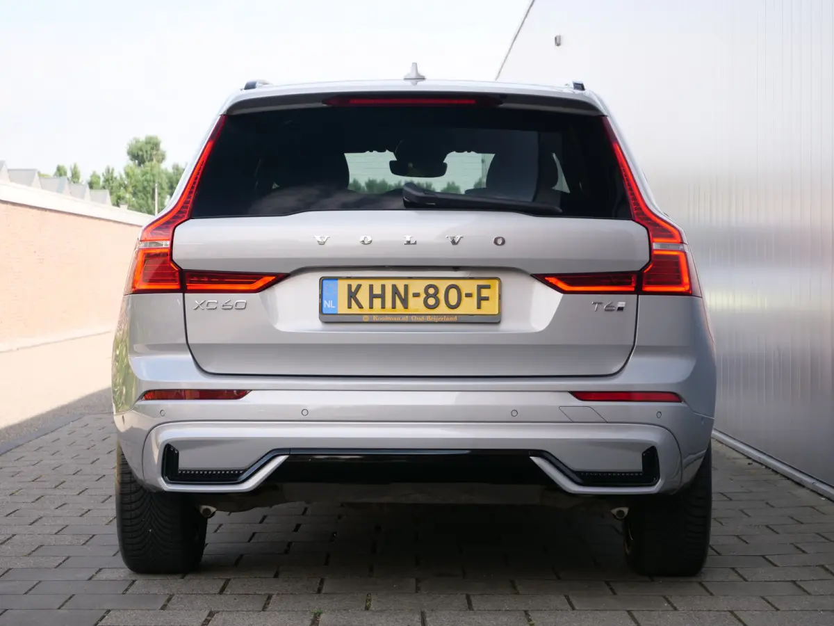 2.0 T6 350 Pk Plug-in hybrid AWD Plus Dark Pano-dak / Adaptive Cruise / 360 Camera / Winterpakket