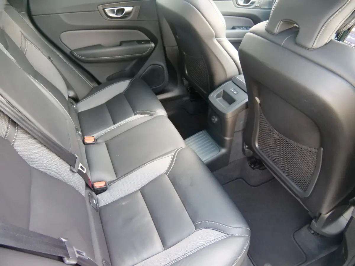2.0 T6 350 Pk Plug-in hybrid AWD Plus Dark Pano-dak / Adaptive Cruise / 360 Camera / Winterpakket