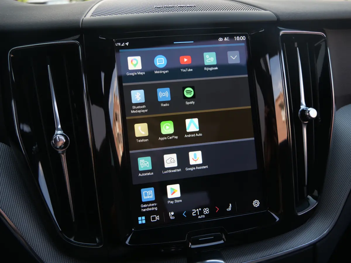2.0 T6 350 Pk Plug-in hybrid AWD Plus Dark Pano-dak / Adaptive Cruise / 360 Camera / Winterpakket