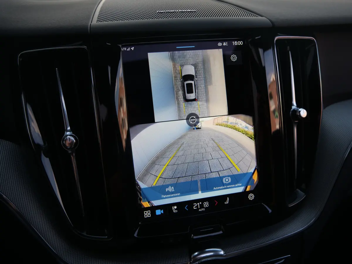 2.0 T6 350 Pk Plug-in hybrid AWD Plus Dark Pano-dak / Adaptive Cruise / 360 Camera / Winterpakket