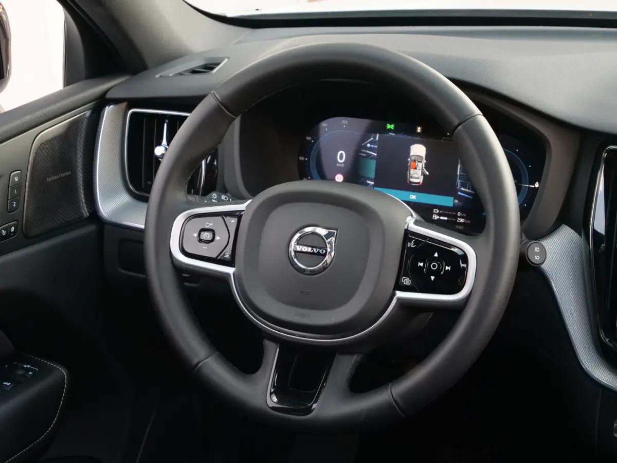 2.0 T6 350 Pk Plug-in hybrid AWD Plus Dark Pano-dak / Adaptive Cruise / 360 Camera / Winterpakket