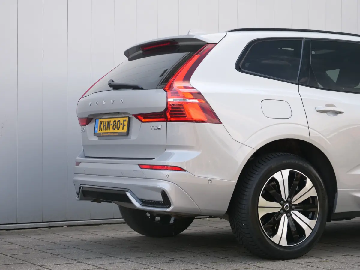 2.0 T6 350 Pk Plug-in hybrid AWD Plus Dark Pano-dak / Adaptive Cruise / 360 Camera / Winterpakket