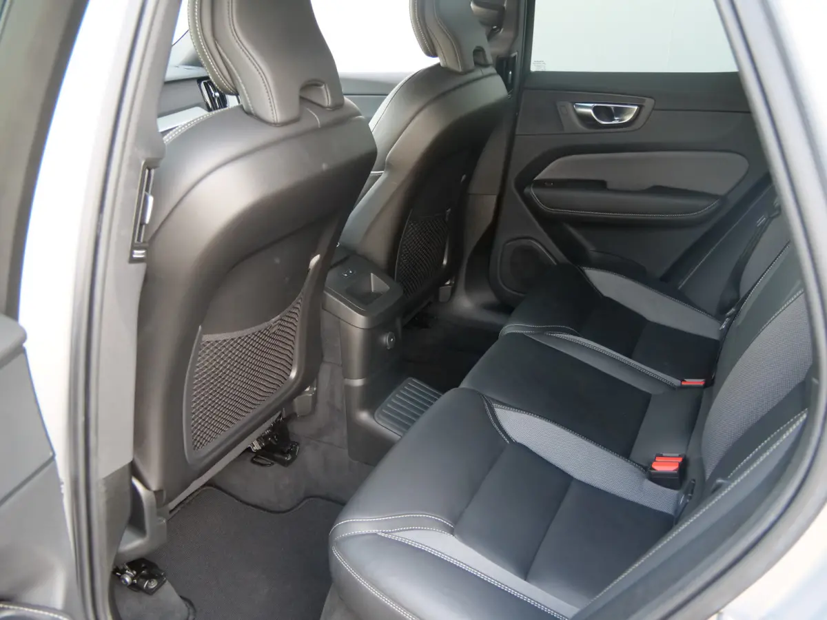 2.0 T6 350 Pk Plug-in hybrid AWD Plus Dark Pano-dak / Adaptive Cruise / 360 Camera / Winterpakket