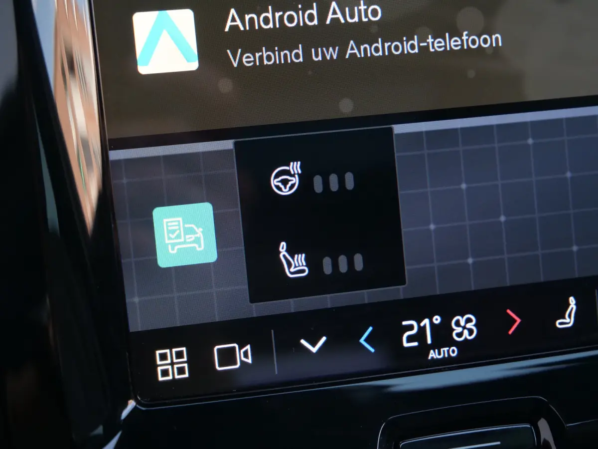 2.0 T6 350 Pk Plug-in hybrid AWD Plus Dark Pano-dak / Adaptive Cruise / 360 Camera / Winterpakket