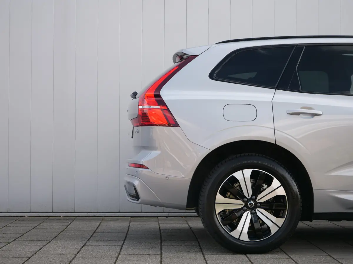 2.0 T6 350 Pk Plug-in hybrid AWD Plus Dark Pano-dak / Adaptive Cruise / 360 Camera / Winterpakket