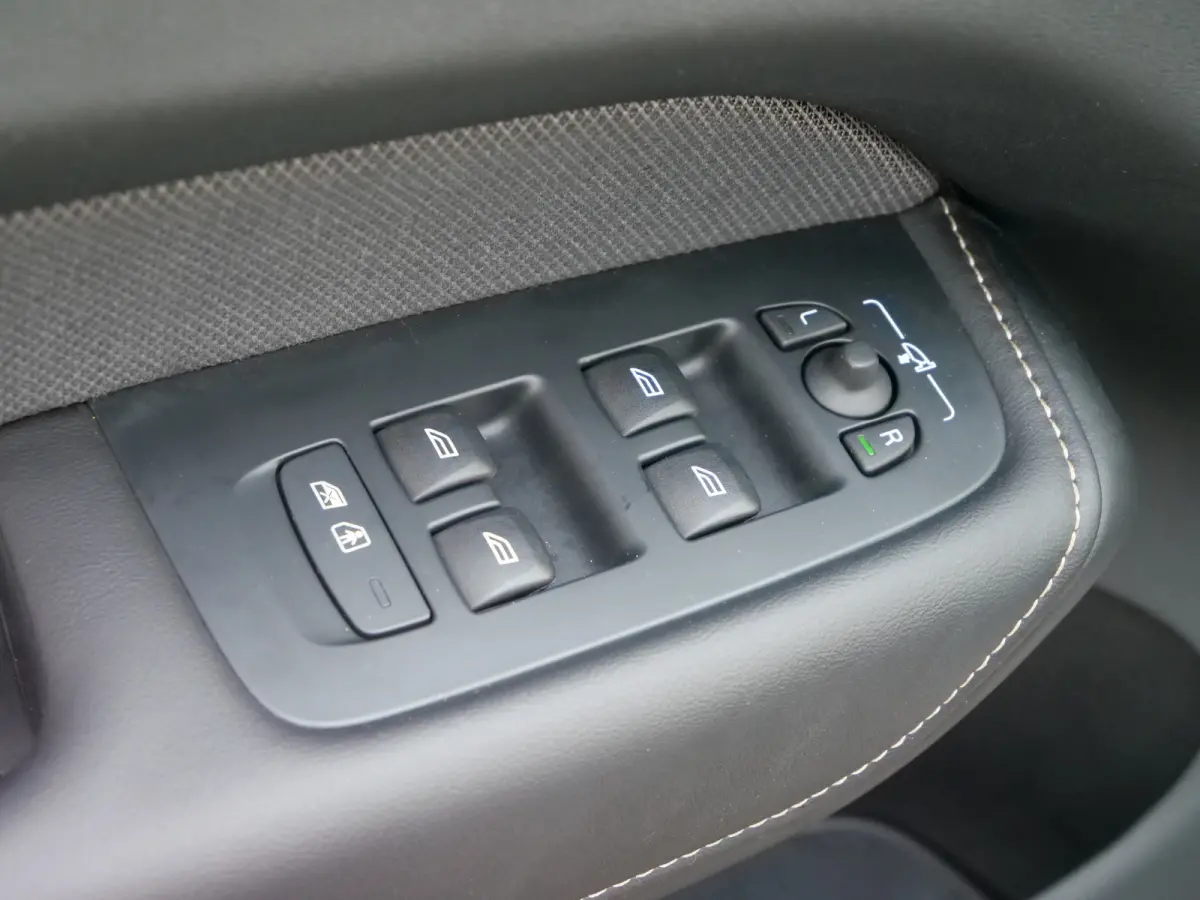2.0 T6 350 Pk Plug-in hybrid AWD Plus Dark Pano-dak / Adaptive Cruise / 360 Camera / Winterpakket
