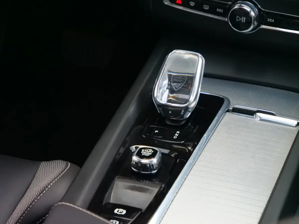2.0 T6 350 Pk Plug-in hybrid AWD Plus Dark Pano-dak / Adaptive Cruise / 360 Camera / Winterpakket
