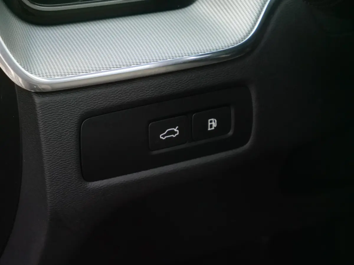2.0 T6 350 Pk Plug-in hybrid AWD Plus Dark Pano-dak / Adaptive Cruise / 360 Camera / Winterpakket